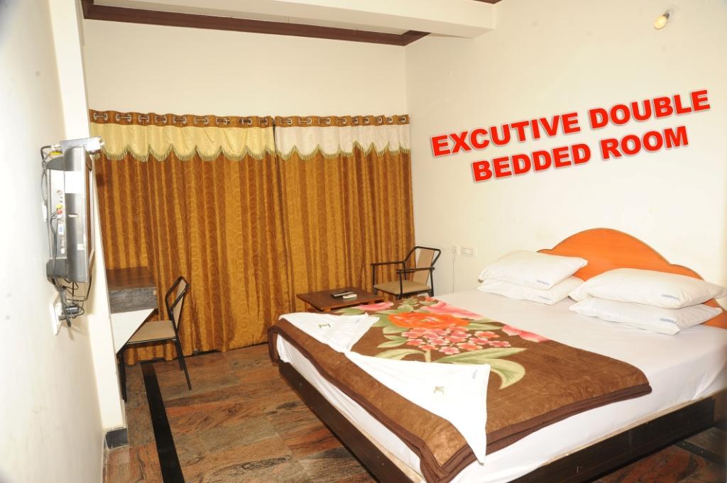 V.K.Residency Hotel Tirupati Buitenkant foto