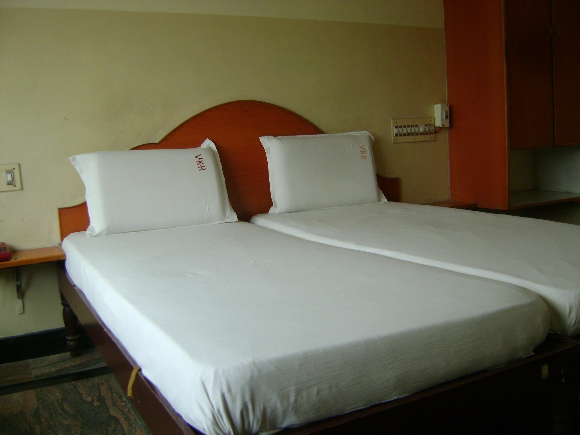 V.K.Residency Hotel Tirupati Buitenkant foto